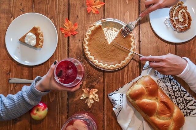 Thanksgiving Family Road Trip Guide 2025 - SmartStops family road trip guide with kids, family travel tips and gas stations with playgrounds